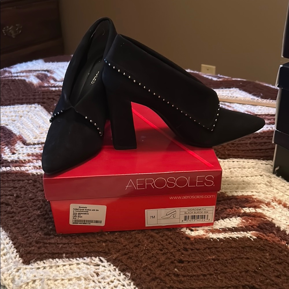 AEROSOLES Black Classic Heels